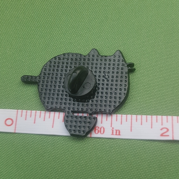 🥗 Pusheen eatting from Pink Bowl metal pin - Picture 4 of 5